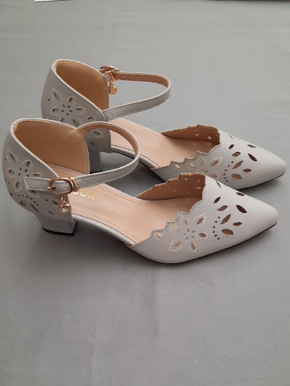 Women's White Cutout Ankle-Strap Mid Heel Shoes - Size 38 - New Without Tags - Picture 6 of 14